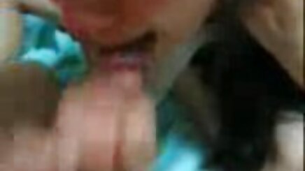Amatör seks porno amator kanepede eğleniyor,